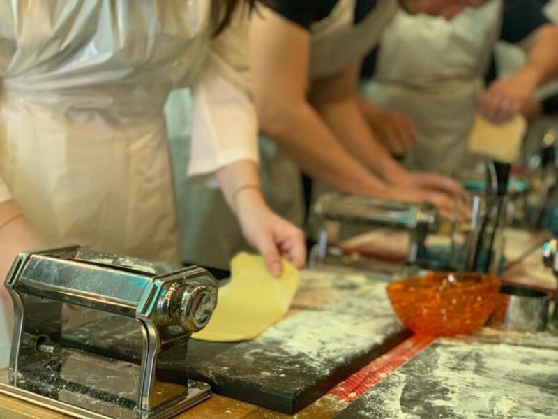 Venice: Pasta and Tiramisu Cooking Class with Wine - Key Points