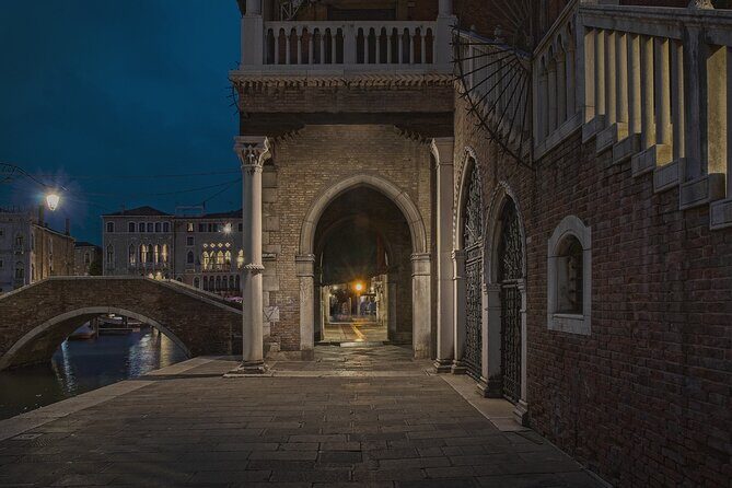 Venice: Private After Dark Tour and Gondola Ride - Who Is This Tour Best For?