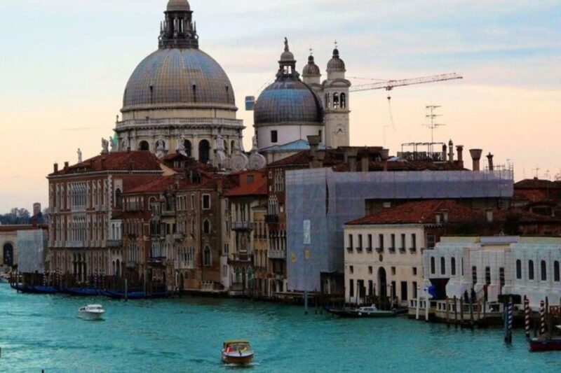 Venice : Private Custom Walking Tour With A Local Guide - Walking Through Venice: What to Expect