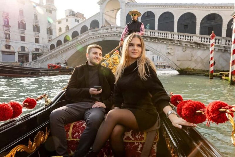 Venice: Private Photoshoot In Gondola - What to Expect from the Photoshoot