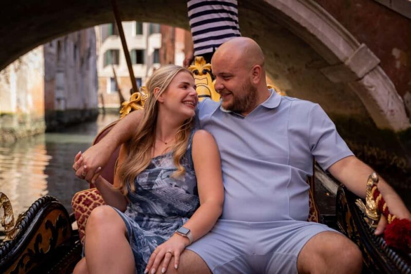 Venice: Private Photoshoot In Gondola - The Cost & Value