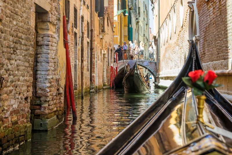 Venice: Shared Gondola Ride Across the Grand Canal - Price and Value: Why This One Often Beats a Private Gondola