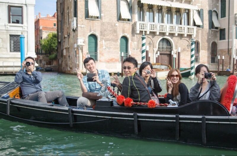 Venice: Shared Gondola Ride - Key Points