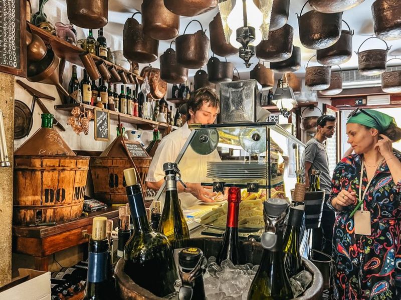 Venice: Street Food Tour with a Local Guide and Tastings - The Rialto Bridge to Rialto Market: where the colors are real