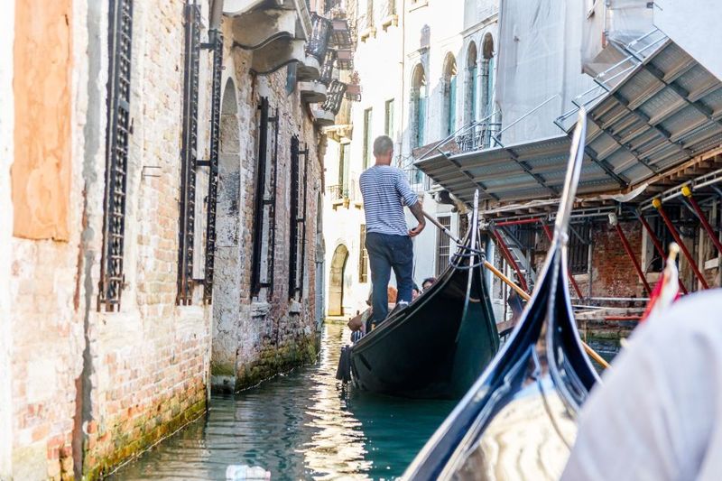 Venice: Traditional Shared Gondola Ride - Photo Time: How to Get the Shots Without Stress