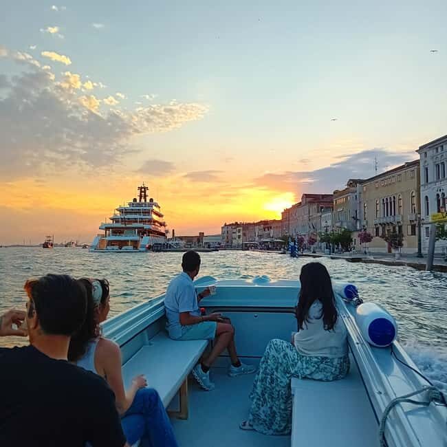 Venice: Venetian Aperitif on the Lagoon - The Guide and Group Size