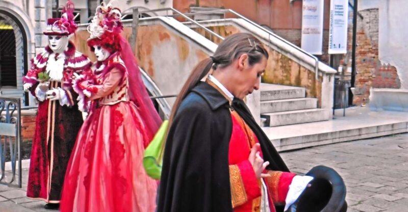 Venice:Theatrical Walking Carnival Show & Casanova's Secrets - Practical Details and Tips