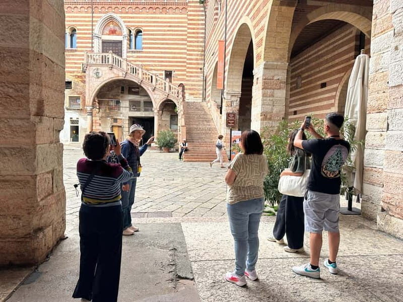 Verona Guided Walking Tour of the City's Top Highlights - Exploring Verona’s Highlights in Just Two Hours