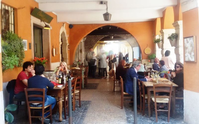 Verona: History and Hidden Gems Guided Walking Tour - Riverside storytelling: Adige River views and Ponte Scaligero