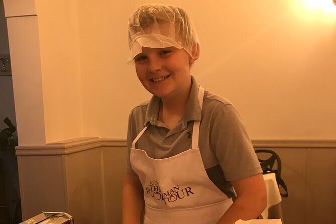 Verona: Pasta and Tiramisu Cooking Class With Free Flowing Wine - The Atmosphere and Social Element