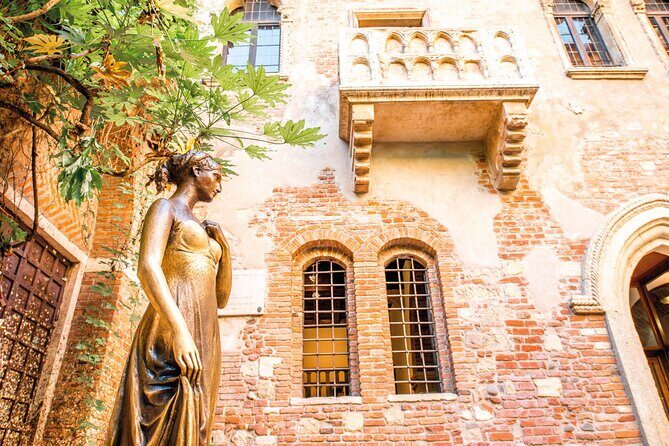 Verona Walking Tour with Audio and Written Guide by a Local - What the Tour Offers and How It Works