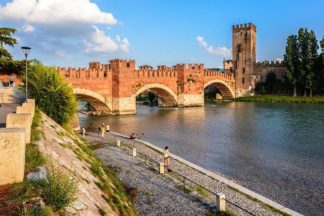 Verona: Welcome Private Tour w/ a Local - Key Points