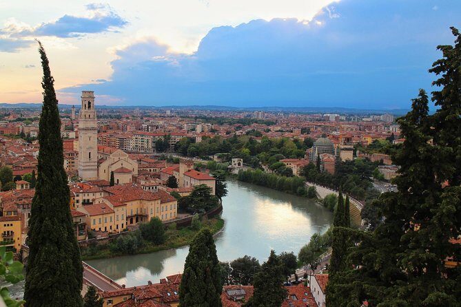 Verona: Welcome Private Tour w/ a Local - The Experience in Detail