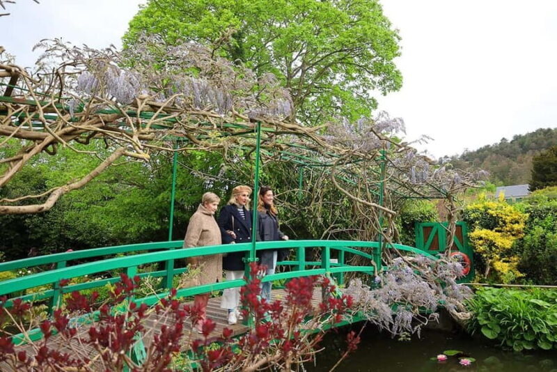 Versailles & Giverny from Paris PRIVATE TOUR with PHOTOSHOOT - The Bottom Line