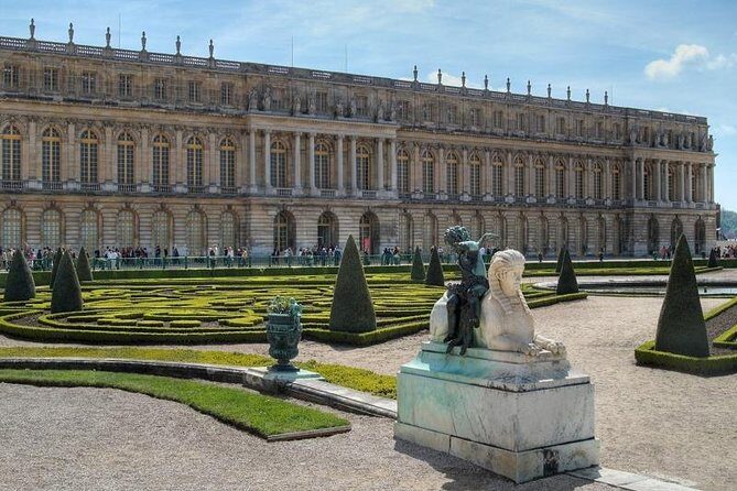 Versailles Guided Tour and Priority Access with Hotel* Pickup - Who Should Book This Tour?
