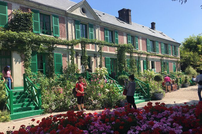Versailles Palace & Giverny Private Tour with Lunch&Hotel Pick-up - FAQs