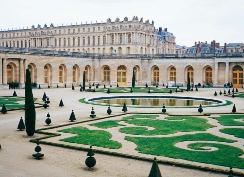 Versailles: Palace Tour With Private Transfers & Audio Guide - The Experience in Detail