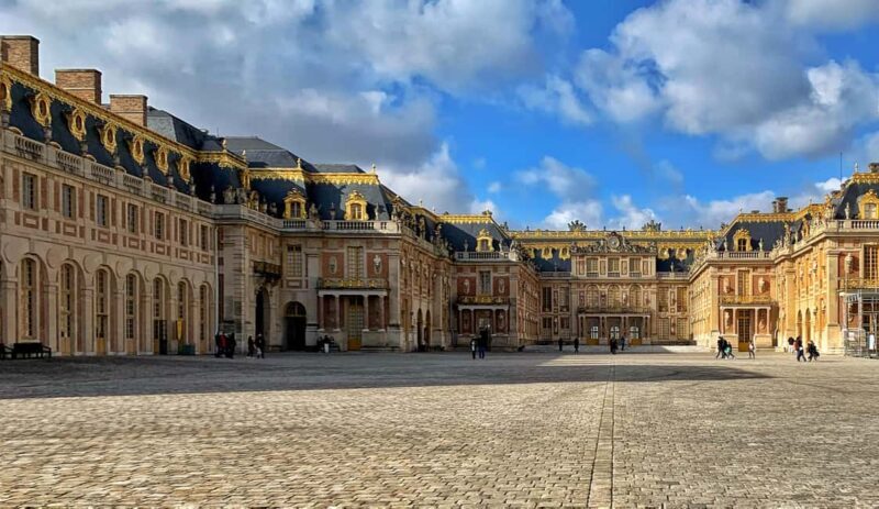 Versailles Royal Chronicles: Beyond the Mirrors with Pickup - Discovering the Palace of Versailles
