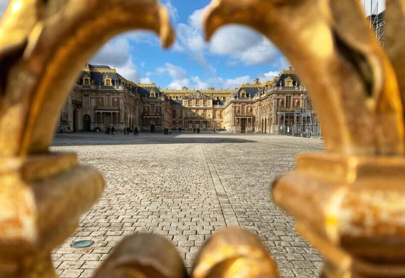 Versailles Royal Chronicles: Beyond the Mirrors with Pickup - The Comfort and Practical Aspects