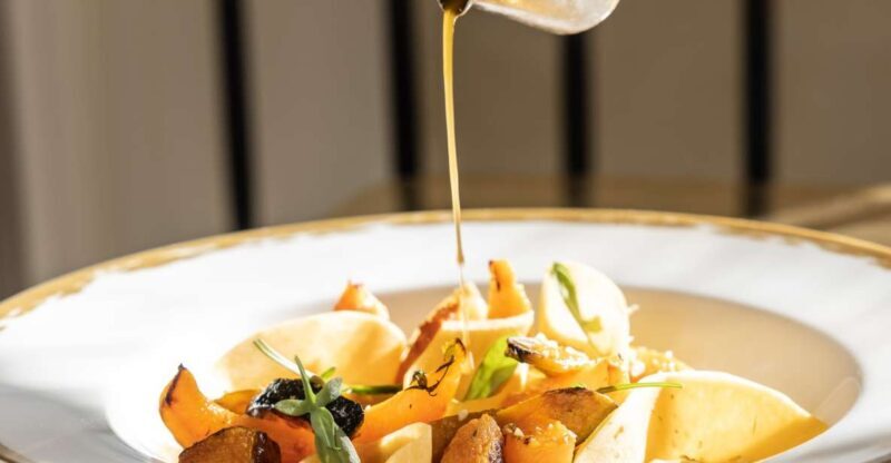 Versailles: Skip-the-Line Palace Entry Ticket & Lunch at Ore - Key Points