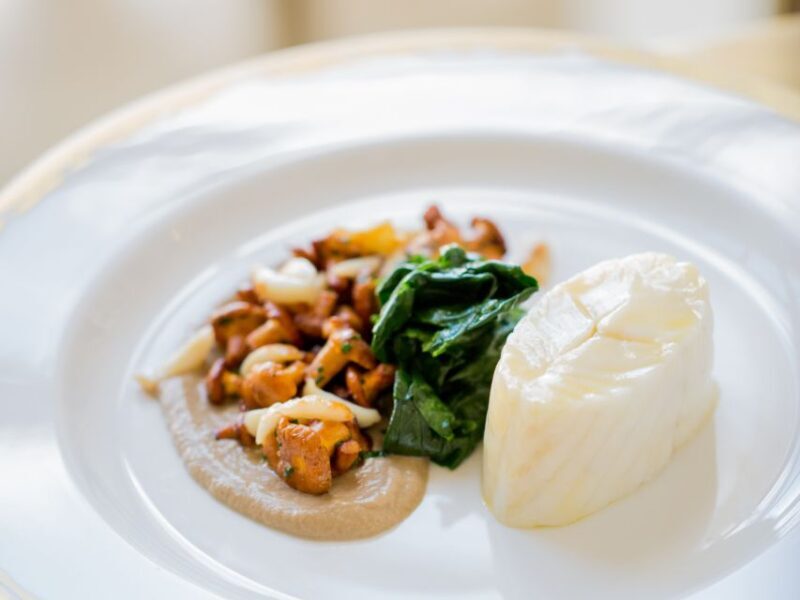 Versailles: Skip-the-Line Palace Entry Ticket & Lunch at Ore - Exploring the Experience in Detail