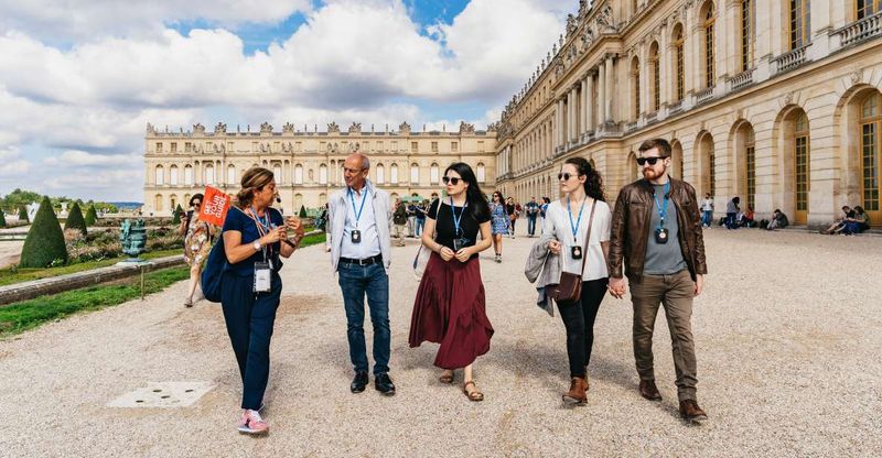 Versailles: Skip-the-Line Tour of Palace and Gardens Access - Guides make or break Versailles: what guests consistently praised