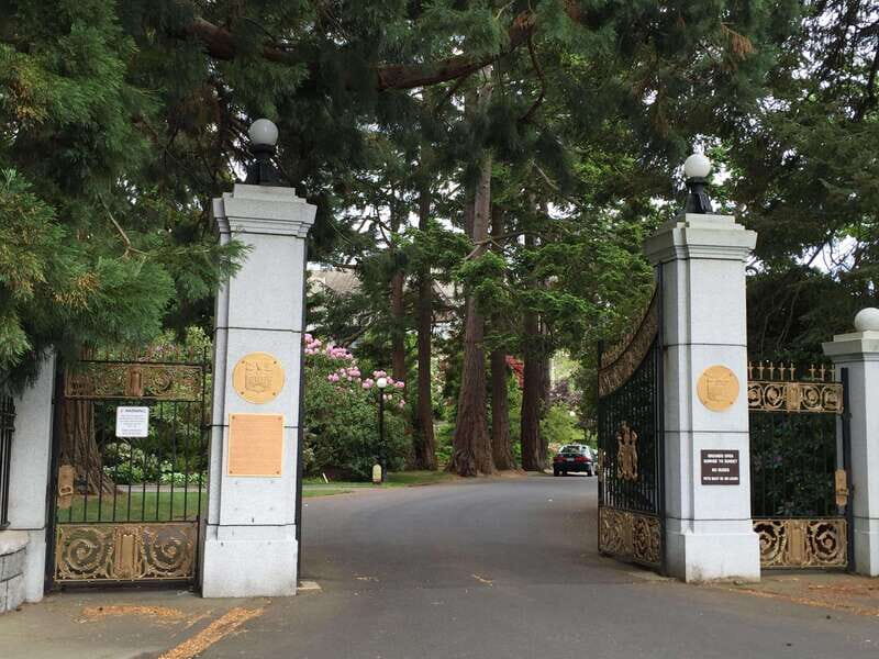 Victoria, BC: City Tour and Butchart Gardens Combo Tour - Key Points