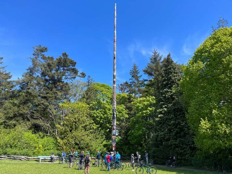 Victoria City Highlights Bike Tour - Castle Hoods & Legends - Key Points