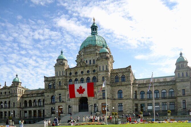 Victoria Private Tour Visiting City and Butchart Gardens - Exploring Victoria in a Compact Day