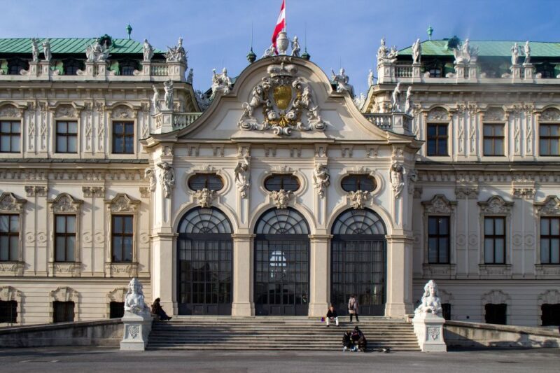 Vienna: Express Walk with a Local in 60 minutes - Key Points