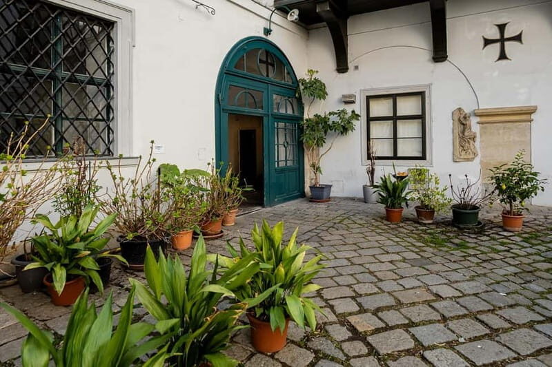 Vienna: Hidden courtyards Guided walking tour - A Closer Look at the Tour Experience