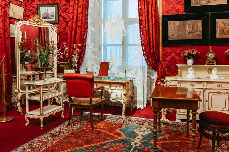 Vienna: Hofburg and Empress Sisi Museum Guided Tour - The Sisi Museum and Imperial Apartments: the emotional core of the visit