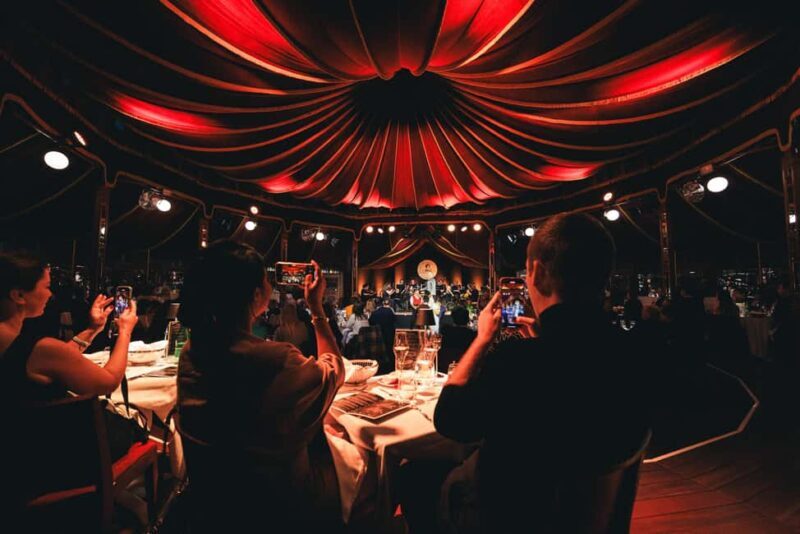 Vienna: Mirage Magic Dinner Show - The Setting and Atmosphere