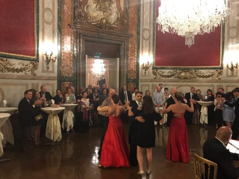 Vienna: Private Waltz Workshop for groups (4-14 guests) - FAQ