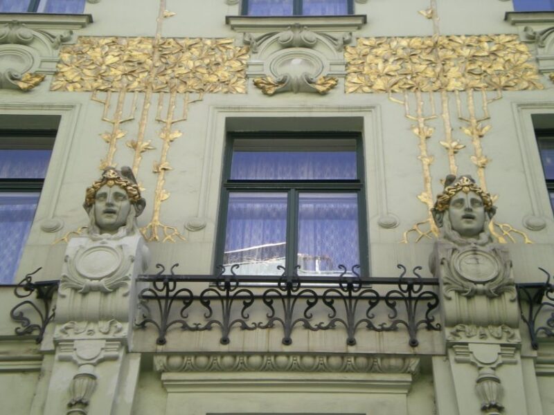 Vienna: Romantic Old Vienna City Walk and Wine Tasting - Who Should Consider This Tour?