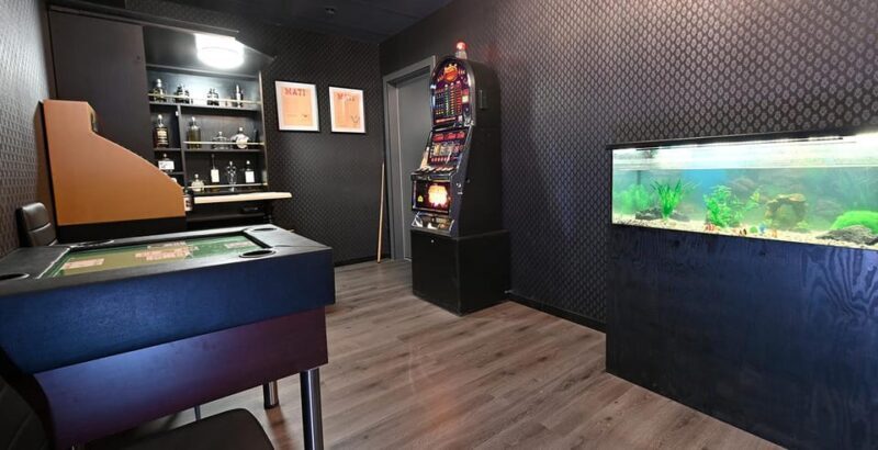 Vienna: Scavenger Escape Room Experience: Gangsta's Cage - Key Points