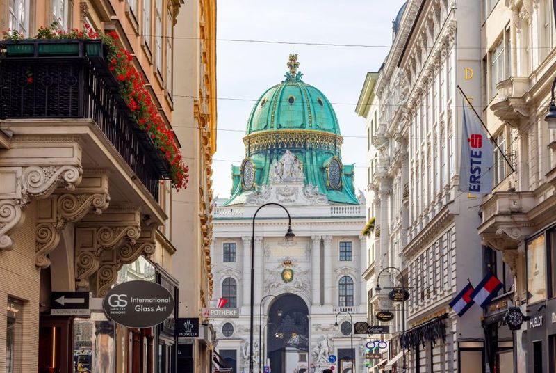 Vienna: Skip-the-Line Sisi Museum, Hofburg and Gardens Tour - Courtyards, Heldenplatz, and Burggarten: the outdoor payoff
