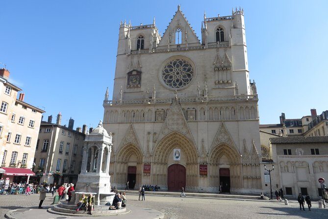 Vieux Lyon Cultural & Historical Walking Guided Tour (English) - Booking and Practical Information
