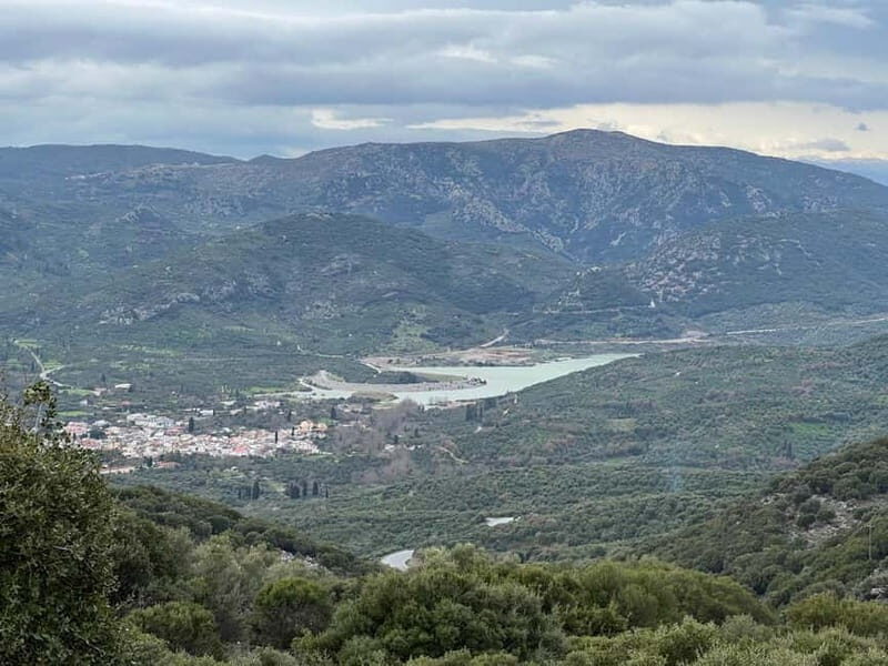 Village Vibes Tour of Heraklion Mainland and Lasithi Plateau - Authentic Cretan Cuisine: A Tasty Break