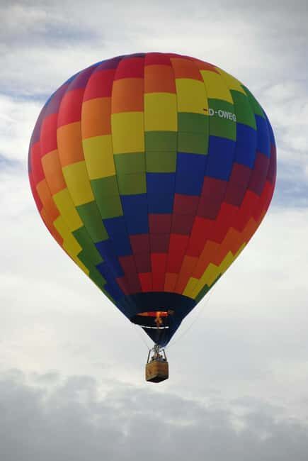 Vilnius: Hot Air Balloon Flight with Champagne & Snacks - What is the Experience Like?