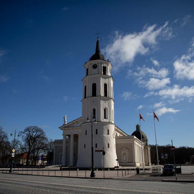 Vilnius: Private Half-Day City Tour by Minivan - Itinerary Breakdown