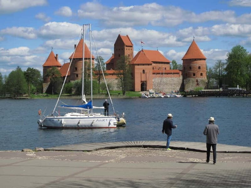 Vilnius: Trakai Tour with Audio Guide and Minibus Transfers - Key Points