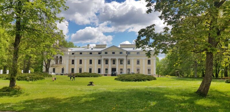 Vilnius: Verkiai Park & Green Lakes Self-guided Bike Tour - Discovering Vilnius on Two Wheels