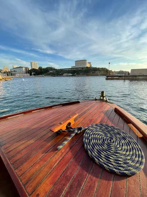 Vintage boat tour of Marseille - small groups (5h) - FAQs