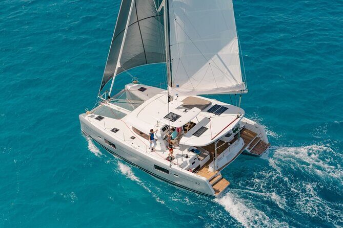 VIP Catamaran Luxury Private Tour in Lisbon up to 18 clients - FAQs
