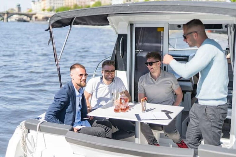 VIP Prague YachtBoat SPEED Experience: All-You-Can-Drink - What is the VIP Prague YachtBoat SPEED Experience?