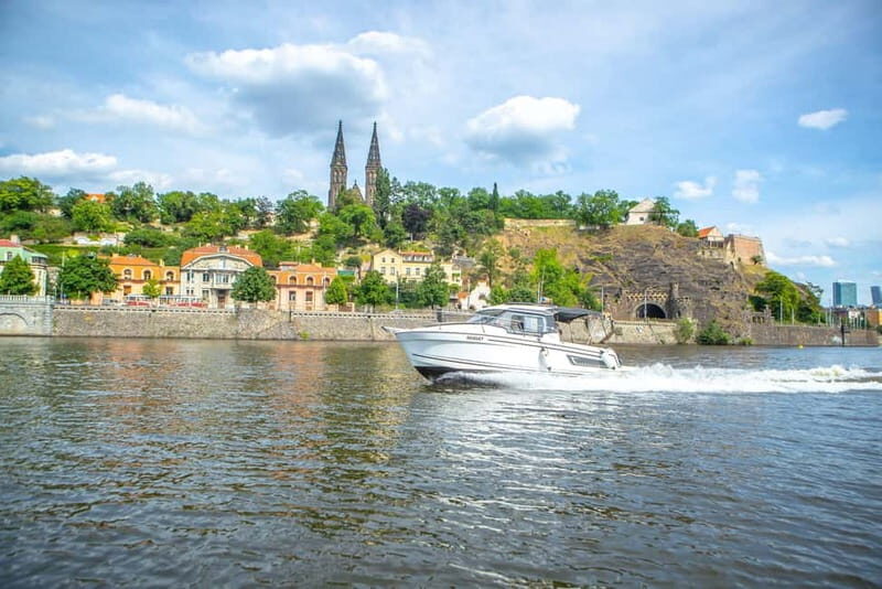 VIP Prague YachtBoat SPEED Experience: All-You-Can-Drink - Safety and Practicalities