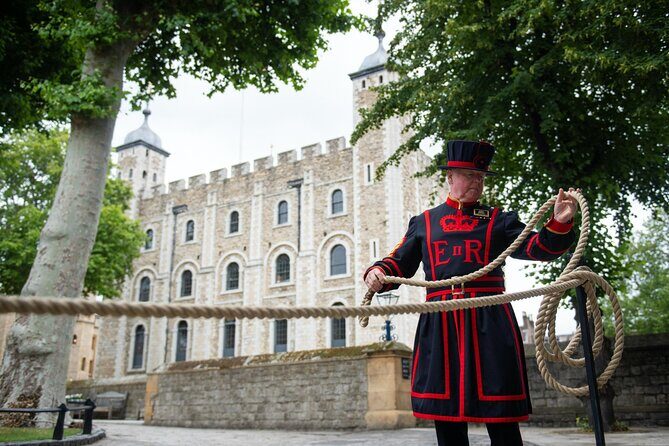 VIP Tower of London and Crown Jewels Tour with Private Beefeater Meet & Greet - What We Love About This Tour