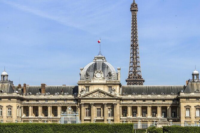 Virtual Reality Guided Tour at the Eiffel Tower - What’s Included and What’s Not