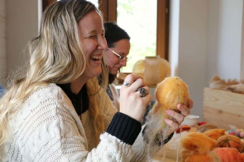 Visit an alpaca farm and create a small wool object near Lyon - Who should consider this experience?